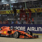 Vettel (Ferrari) logra una victoria en Singapur.-AFP / ROSLAN RAHMAN