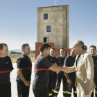 El presidente de la Diputación de Salamanca, Javier Iglesias, inaugura la torre de prácticas del Parque de Bomberos de Ciudad Rodrigo.-ICAL
