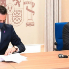 El alcalde, Daniel de la Rosa, firma el protocolo de VioGén con el subdelegado del Gobierno Pedro de la Fuente. ICAL