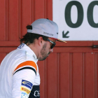 El piloto español de McLaren Honda Fernando Alonso tras la tercera sesión de clasificación del GP de España.-EFE