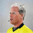 Drew Fischer, el árbitro del partido más frío de la hsitoria de la MLS, congelado.-FOTO: GARRET ELLOWOOD