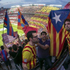 Seguidores del Barça , en el Camp Nou, en los instantes previos a la final de Copa.-Foto: JOAN CORTADELLAS