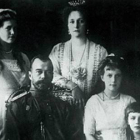 El último zar, Nicolás II, su esposa Alexandra, y sus hijos.-AFP