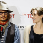 Johnny Deep y Angelina Jolie, en la presentación en Madrid de 'The Tourist', en diciembre de 2010.-DAVID CASTRO