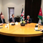 Reunión del rey Abdullah y Kushner en el palacio real de Jordania.-REUTERS