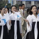 Grupo de animadoras de Corea del Norte en el Campeonatos de Atletismo de Asia en el 2005-AFP / HWANG SUNGHEE