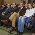 El consejero de Educación, Fernando Rey, rodeado de distintas autoridades en el momento de la entrega de los premios.-SANTI OTERO