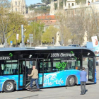 El autobús eléctrico de la empresa Irizar circulará en la línea 1 hasta el próximo 12 de abril.-ISRAEL L. MURILLO
