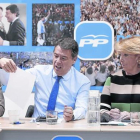 Ignacio González y Esperanza Aguirre, en una reunión de la dirección del PP de Madrid, en marzo del 2015.-JOSÉ LUIS ROCA