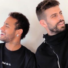 Neymar y Piqué, en un momento de la entrevista.-/ THE PLAYERS' TRIBUNE