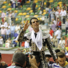 Morenito de Aranda saliendo a hombros en su encerrona en el Coliseum en 2017.-ECB