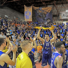 Los jugadores del San Pablo Inmobiliaria celebran el pase a la final, ayer, en El Plantio.-ISRAEL L. MURILLO