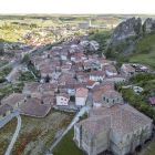 Vista aérea de Pancorbo, villa rodeada  por un envidiable entorno natural.-ISRAEL L. MURILLO