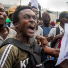 Manifestantes protesan en Puerto Príncipe, capital de Haití.-JEAN MARC HERVE ABELARD (EFE)