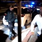 Imagen del vídeo grabado por Iñaki Abad al que ha tenido acceso EITB. En la imagen, con camisa blanca, el sargento de la Guardia Civil presuntamente apaleado en Alsasua.-/ PERIODICO