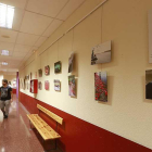 Los pasillos de la Facultad de Educación albergan una exposición sobre el pueblo gitano hasta el 1 de diciembre.-Raúl Ochoa