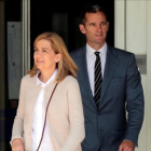 La infanta Cristina e Iñaki Urdangarin, saliendo de los juzgados de Palma, en una de las sesiones del juicio del 'caso Nóos'.-REUTERS / ENRIQUE CALVO