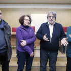 José María González, en el centro con camisa blanca, en la presentación de su candidatura ayer.-RAUL G. OCHOA