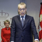 Roberto Saiz toma posesión de su cargo en presencia de María José Salgueiro.-SANTI OTERO