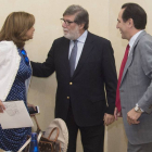 De izquierda a derecha, la viceconsejera de Economía, Begoña Hernández, Santiago Aparicio y Rolando Álvarez.-ICAL