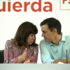Cristina Narbona y Pedro Sánchez, en la reunión de la ejecutiva del PSOE, ayer, en Madrid-DAVID CASTRO