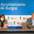 Nuria Barrio, portavoz del equipo de Gobierno municipal, y Adolfo Díez, concejal de Participación Ciudadana. SANTI OTERO