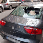 Uno de los coches afectados durante el sábado por el váldalo detenido.-ECB