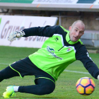 Mikel Saizar durante un entrenamiento con el CD Numancia la pasada temporada.-DIARIO DE SORIA
