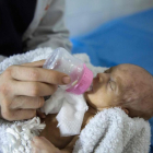 Uno de los bebés trasladados en el hospital infantil de Alepo.-AFP / KARAM AL-MASRI