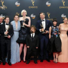 Foto de familia del elenco de 'Juego de Tronos', en la ceremonia de los Emmy.-EFE / MIKE NELSON