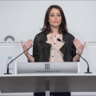 Andrea Levy durante una rueda de prensa en el Parlament.-FERRAN SENDRA