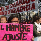 Personas en Argentina protestan por la grave crisis económica.-EFE