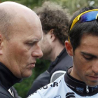 Bjarne Riis junto al ciclista Alberto Contador.-Foto:   REUTERS / ENRIQUE CALVO