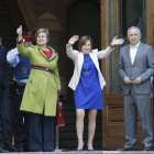 Carme Forcadell y Anna Simó, antes de entrar en el TSJC para declarar.-ALBERT BERTRAN