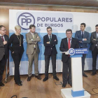 Las direcciones del PP de Burgos y del grupo parlamentario, durante su intervención de ayer.-SANTI OTERO