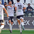 Grego celebra un gol con el Burgos CF. SANTI OTERO