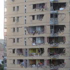 La bomba en la casa cuartel de Burgos reventó la fachada del edificio y causó 70 heridos.-I. L. MURILLO
