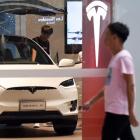 Concesionario de Tesla en Pekín (China).-WANG ZHAO (AFP)