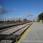 Las vías de la estación de ferrocarril de Aranda de Duero permanecen vacías a la espera de su reapertura.-ECB
