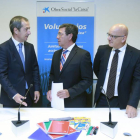 José Manuel Bilbao, César Rico y Julio Velasco en la presentación de la campaña de vuelta al cole de ‘la Caixa’.-RAÚL OCHOA