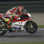 Iannone, durante la vuelta rápida en el circuito de Doha.-MIRCO LAZZARI
