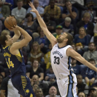 Marc Gasol, en acción, ante Bojan Bogdanovic.-/ AP / BRANDON DILL (AP)