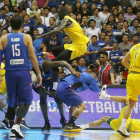 Pelea en el Filipinas - Australia de clasificación para el Mundial 2019 de baloncesto /-BULLIT MARQUEZ