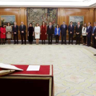 Los nuevos ministros de Pedro Sánchez prometen su cargo ante el Rey.-EMILIO NARANJO / EFE