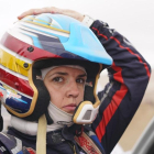 Cristina Gutiérrez se ajusta el casco antes de tomar la salida en una etapa del Dakar..-ECB