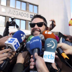 Dani Mateo, a la salida de los juzgados de Plaza de Castilla.-DAVID CASTRO