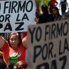 Simpatizantes de Nicolás Maduro apoyan la propuesta de envíar una carta al pueblo de los EEUU pidiendo paz.-AFP