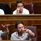 Irene Montero y Pablo Iglesias durante la sesión de control.-JUAN MANUEL PRATS