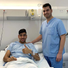 Diosbert Rivero hace un gesto de optimismo tras la operación. BURGOS CF