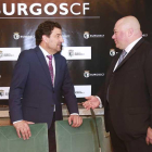 Jesús Martínez dialoga con Antonio Caselli antes de la presentación del nuevo proyecto blanquinegro.-SANTI OTERO